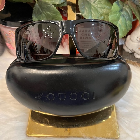 Gucci Black Sunglasses - Picture 4 of 11
